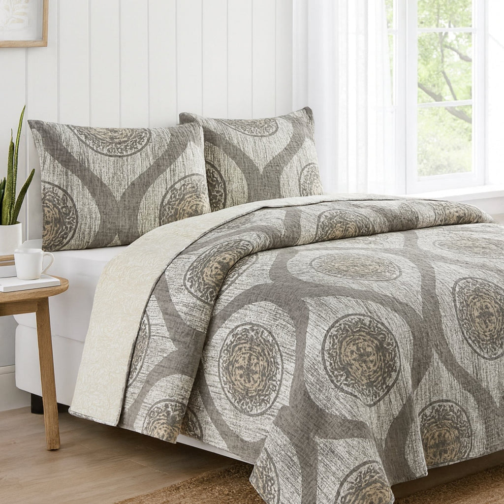 DaDa Bedding Rustic Grey Mosaic Distressed Medallion Reversible Quilted Bedspread Set (SD16299)